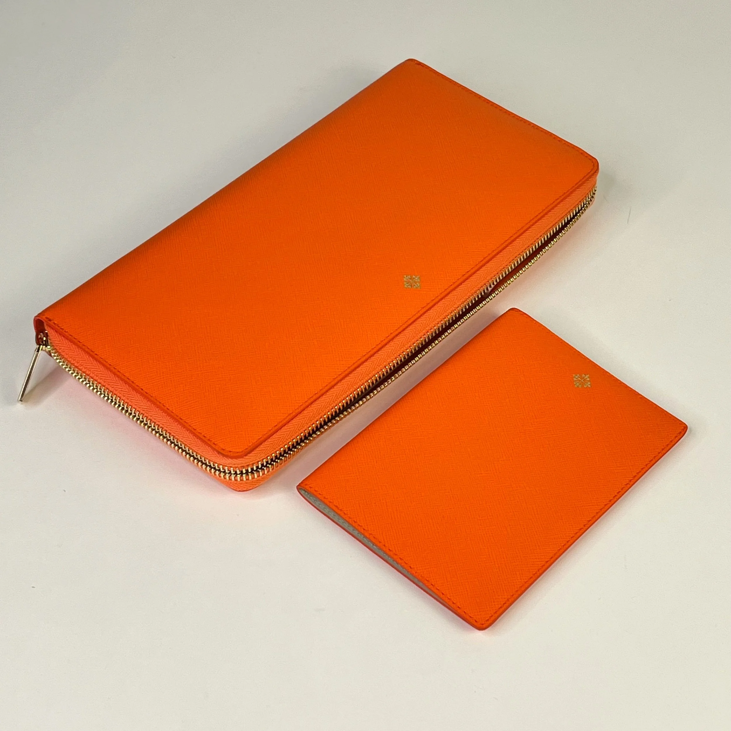 PATEK PHILIPPE 長財布とパスポートケース Patek Philippe Orange Leather Travel Wallet & Passport Holder Set